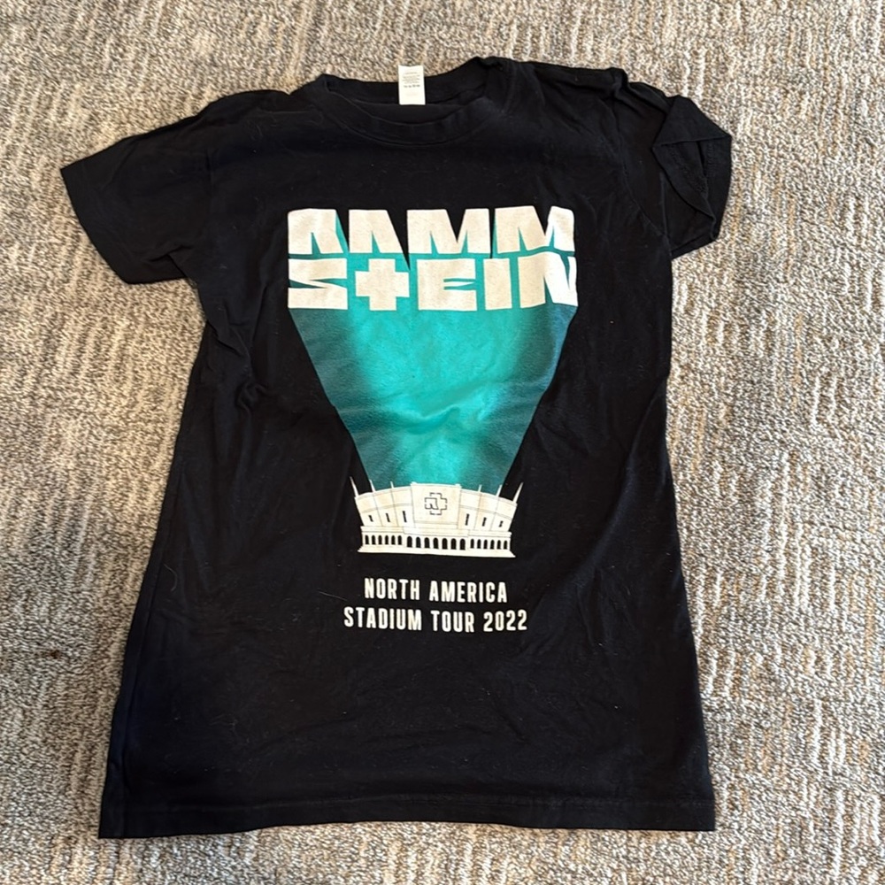 North American stadium tour 2022 size M